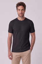 CAMISETA RAVELLO CANELADA PRETA ZIGMA