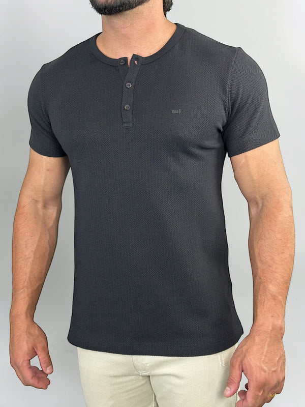 CAMISETA HENLEY TRICOT HERITAGE PRETA URBO