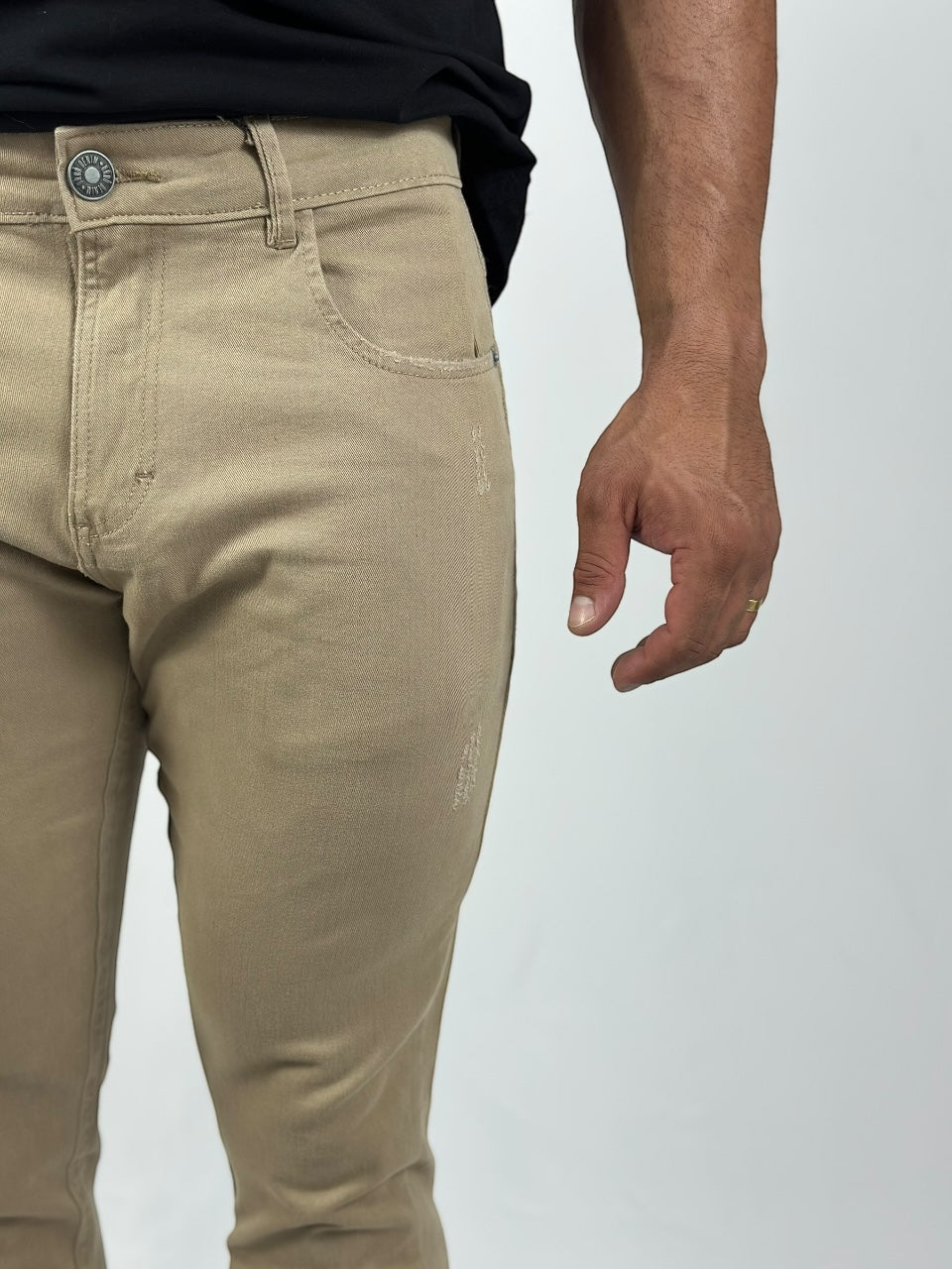 CALÇA SARJA TRADICIONAL MARROM URBO