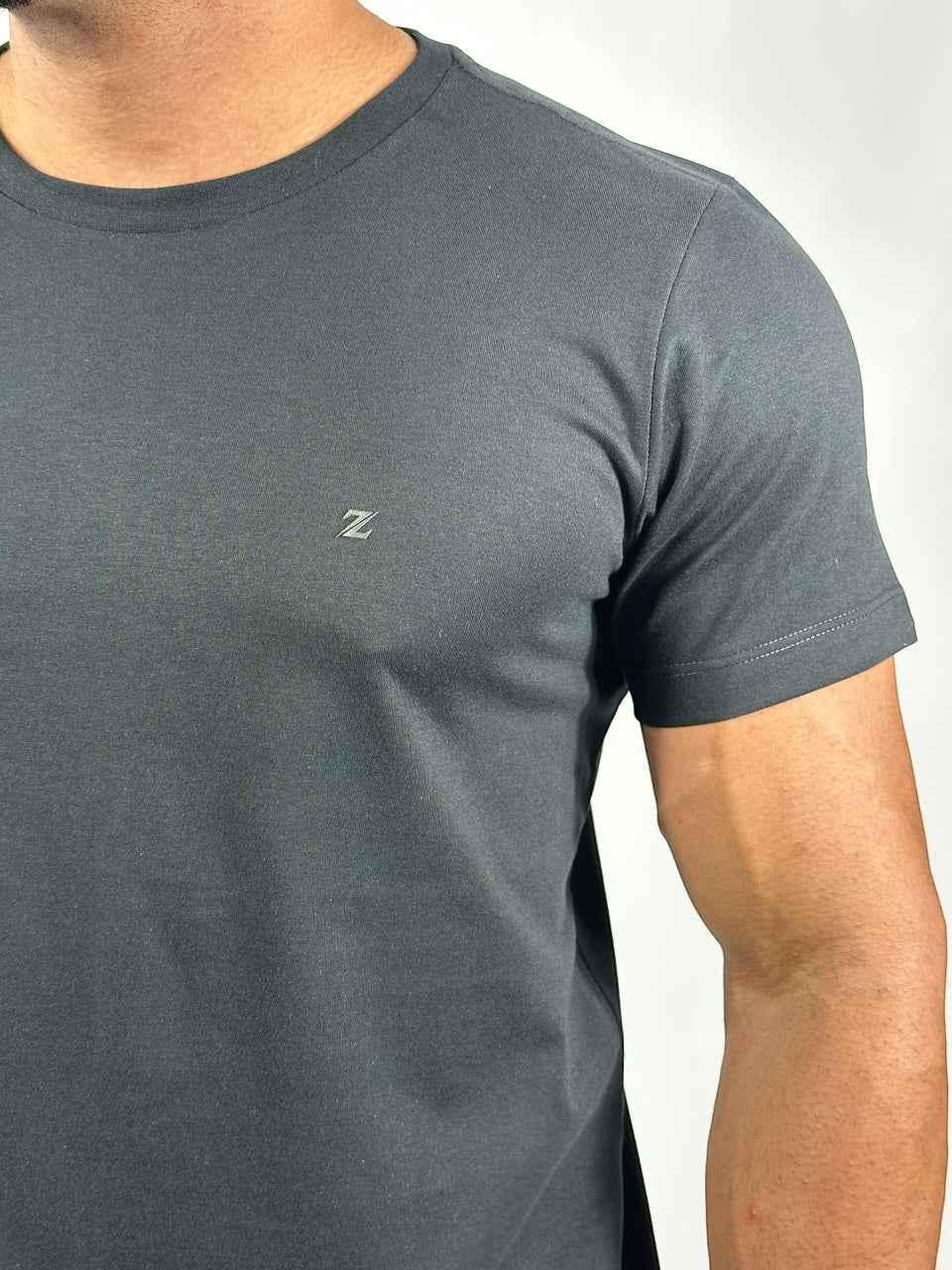 CAMISETA BASIC ESSENTIAL PRETA ZIGMA