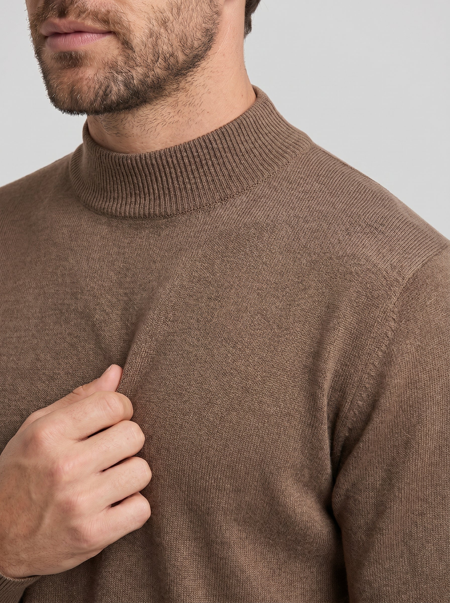 TRICOT GOLA ALTA ESSSENTIAL MARROM ZIGMA