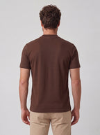 CAMISETA PIQUET SIGNATURE GOLA MEDIA MARROM ZIGMA