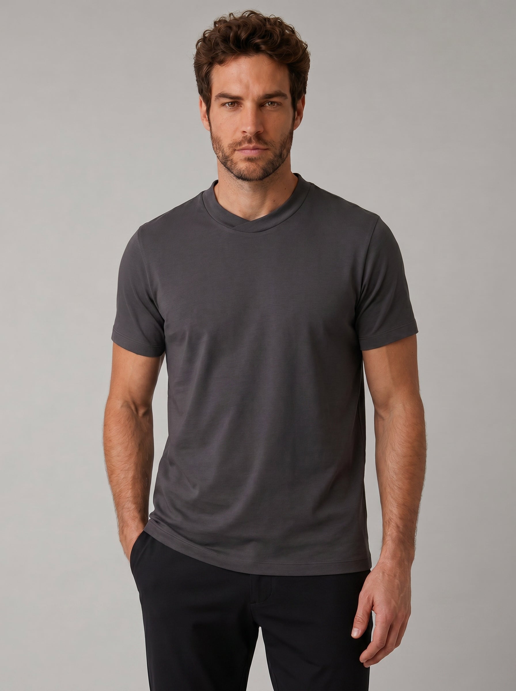 CAMISETA SUEDINE GOLA CRUZADA CHUMBO ZIGMA