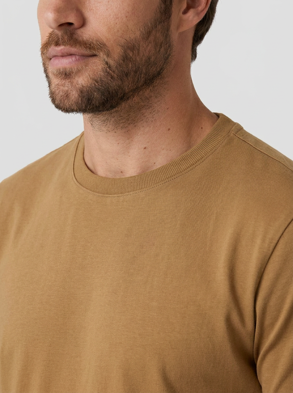 CAMISETA ESSENTIAL COTTON PREMIUM CARAMELO ZIGMA
