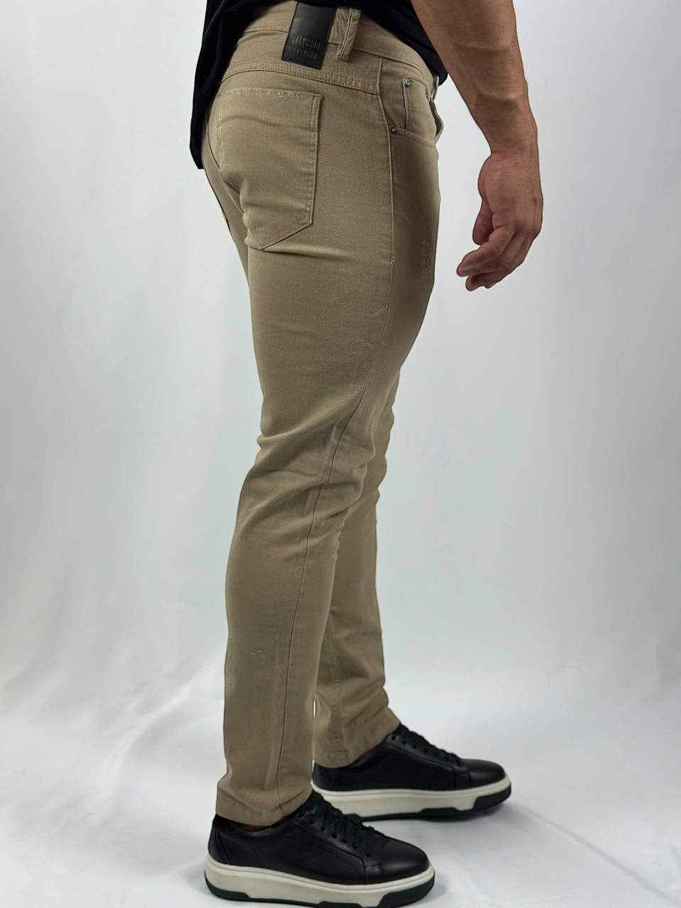 CALÇA SARJA TRADICIONAL MARROM URBO