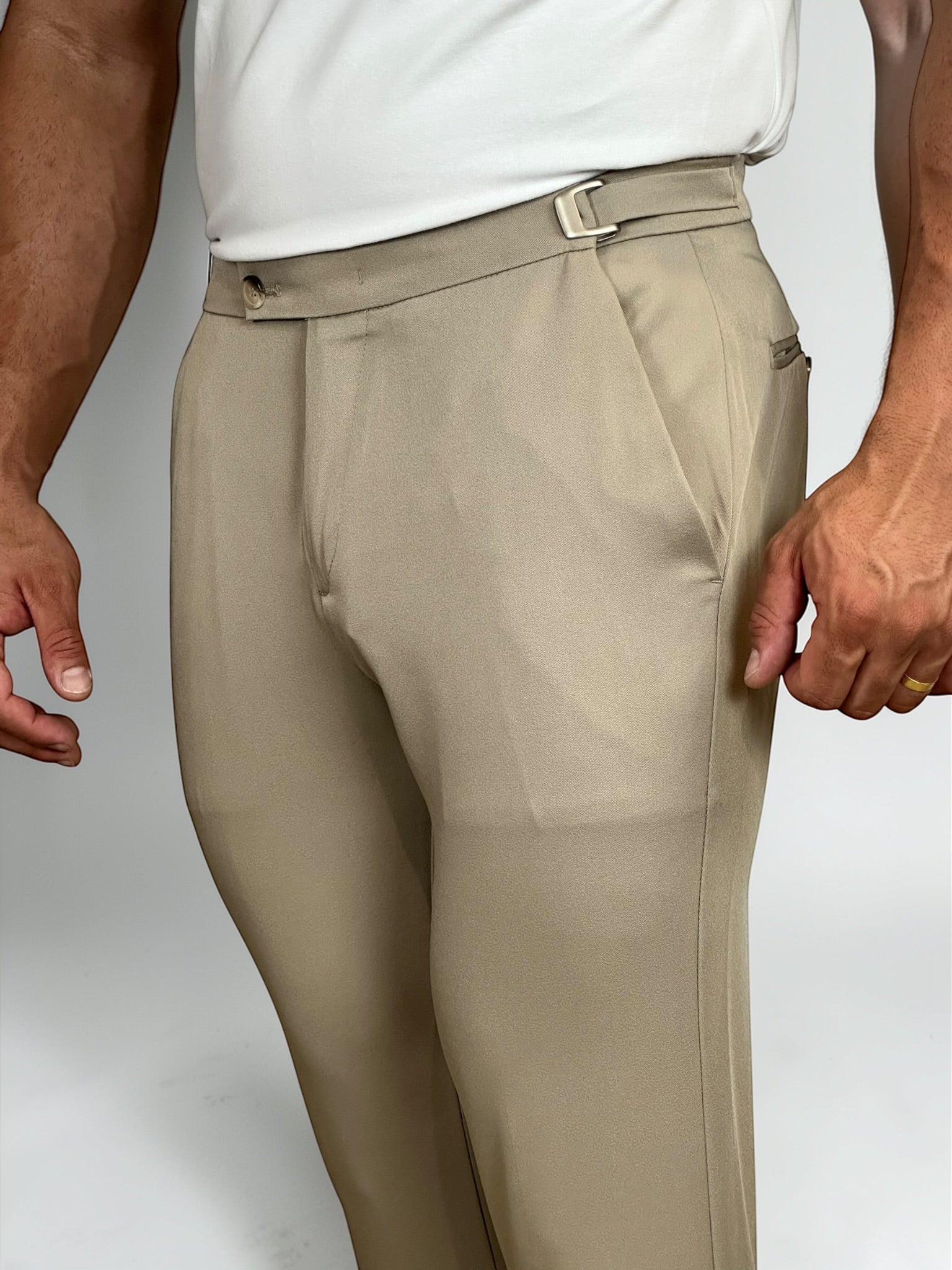 CALÇA ALF VIENA AJUSTE LATERAL KHAKI ZIGMA